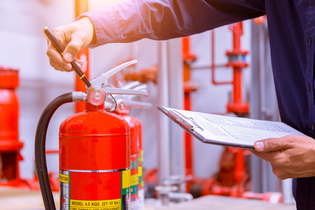 checking of the fire extinguisher's validity when an emergency happens